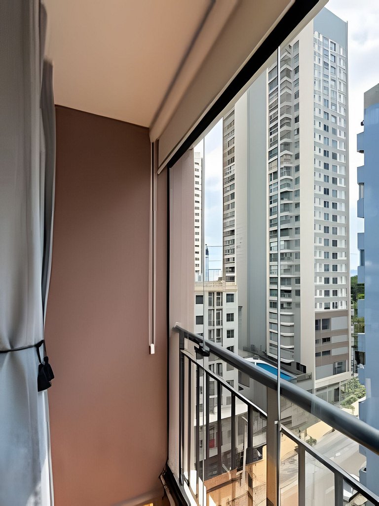Studio em Pinheiros/Metrô Clínicas/R. Oscar Freire