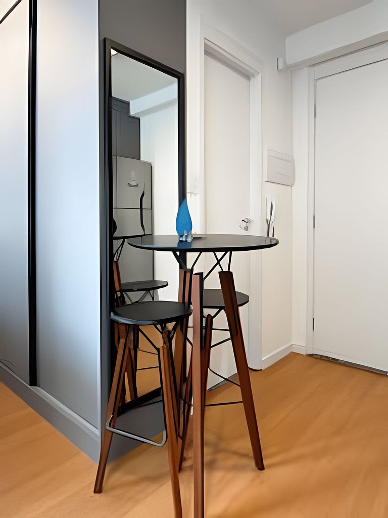Studio em Pinheiros/Metrô Clínicas/R. Oscar Freire