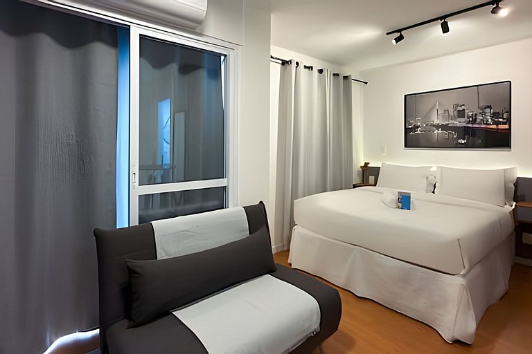 Studio em Pinheiros/Metrô Clínicas/R. Oscar Freire