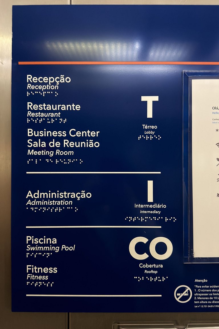 Suíte em frente ao metrô Moema com vaga e piscina UH1207